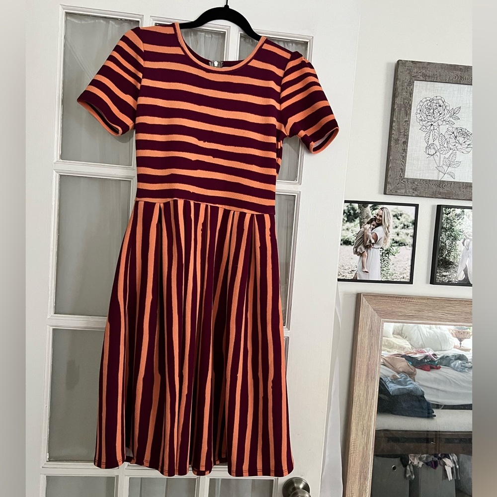 5/$25 LuLaRoe Amelia Striped Zipper Back Dress